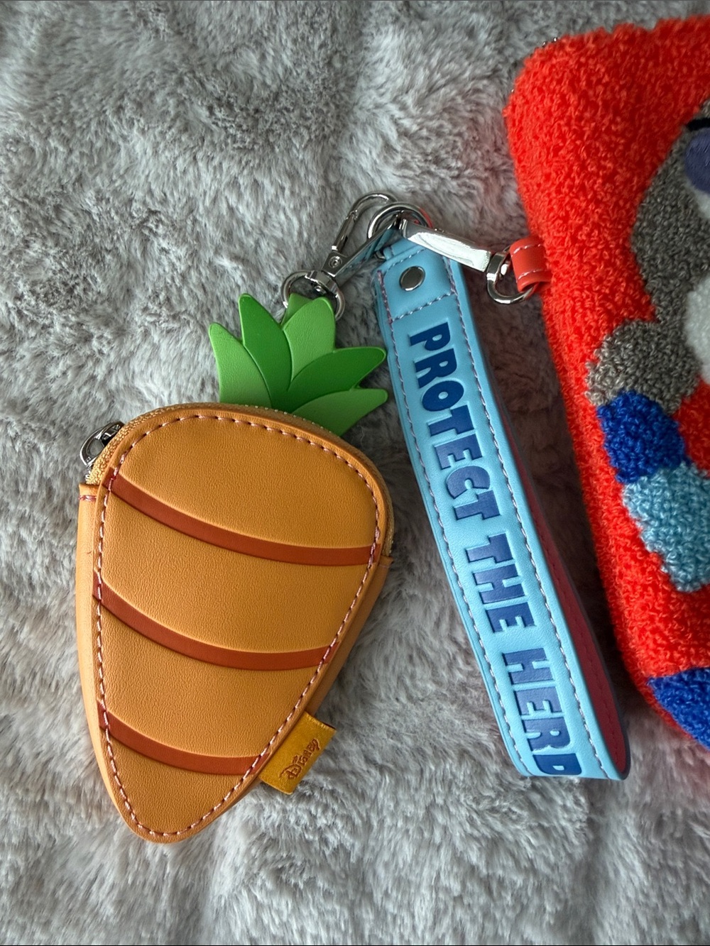 NWOT Disney Judy Hopps Wristlet and Bag Charm Set - Picture 3 of 7